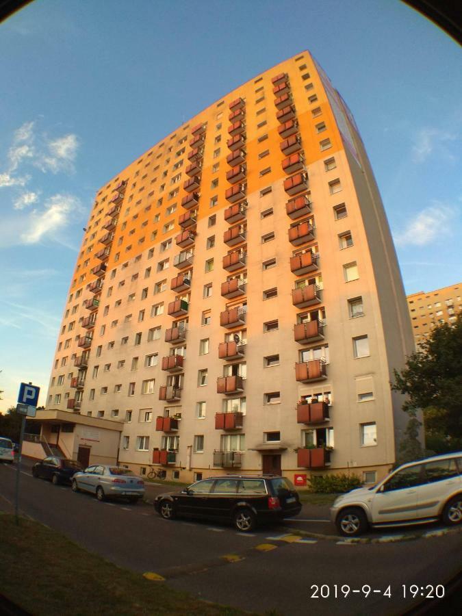 2020 Zwyciestwa 18 - Mieszkanie / Kawalerka / Studio Poznan Ngoại thất bức ảnh